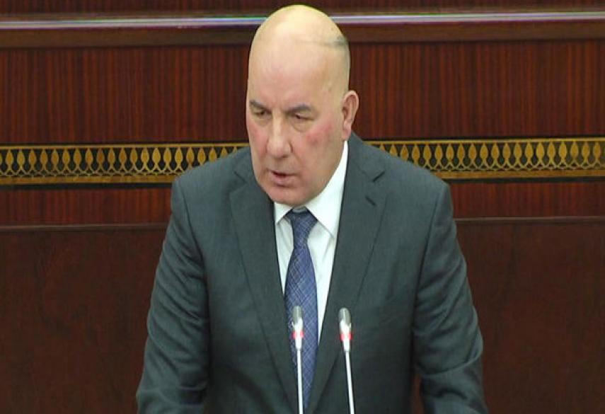 Elman Rüstəmov: 