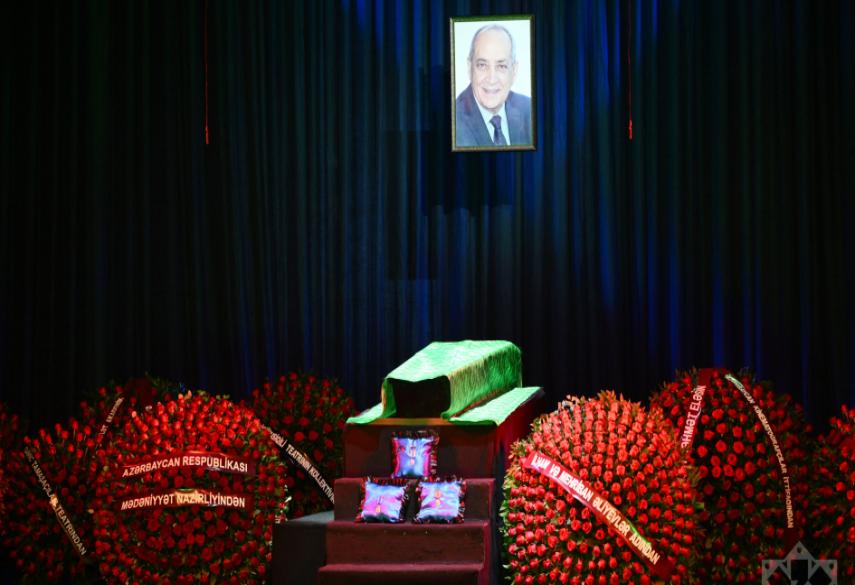 Xalq artisti Rasim Balayev son mənzilə yola salınıb